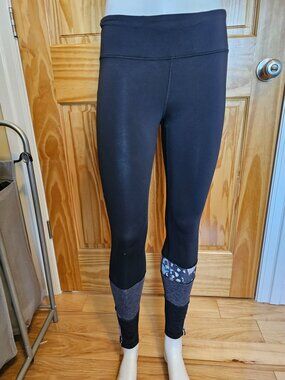 💙 84. Lululemon Size 6 Run The World 7/8 Black Butterfly Angel Wing Tight